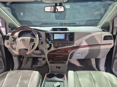 Toyota Sienna 2014, 117090 км, за 9051.24 USD - фото 9