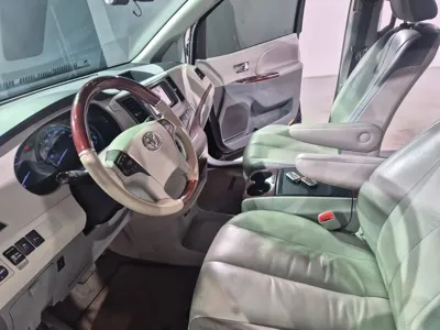 Toyota Sienna 2014, 117090 км, за 9051.24 USD - фото 10