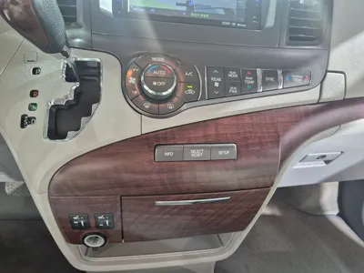 Toyota Sienna 2014, 117090 км, за 9051.24 USD - фото 15