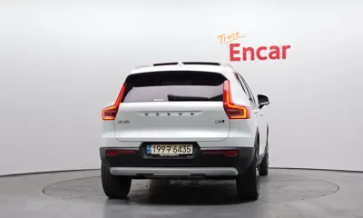 Volvo XC40 2022, 118700 км, за 19160.88 USD