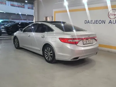 Hyundai Grandeur 2012, 216699 км, за 2888.28 USD