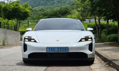 Porsche Taycan 2021, 37894 км, за 57628.42 USD