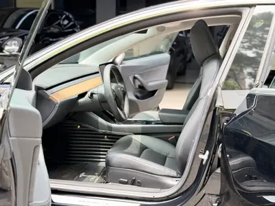 Tesla Model 3 2021, 80000 км, за 14684.82 USD