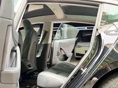 Tesla Model 3 2021, 80000 км, за 14684.82 USD