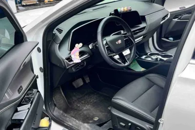 Cadillac GT4 2023, 46300 км, за 19669 USD - фото 23