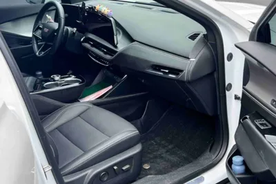 Cadillac GT4 2023, 46300 км, за 19669 USD - фото 25