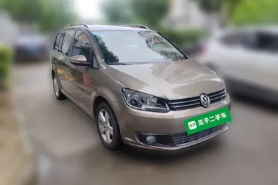 Volkswagen Touran 2015, 22100 км, за 8053 USD