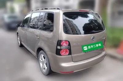Volkswagen Touran 2015, 22100 км, за 8053 USD