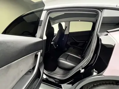 Tesla Model Y 2023, 81800 км, за 22742.61 USD