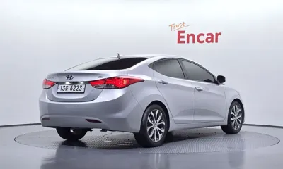 Hyundai Avante 2014, 135618 км, за 3413.42 USD
