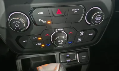 Jeep Renegade 2020, 80288 км, за 8861.76 USD - фото 13