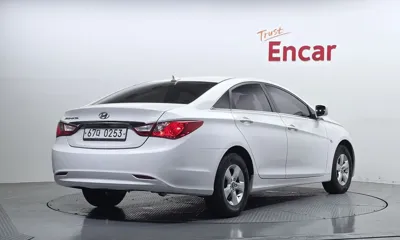 Hyundai Sonata 2013, 126265 км, за 2363.14 USD