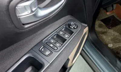 Jeep Renegade 2017, 50980 км, за 5153.62 USD - фото 17