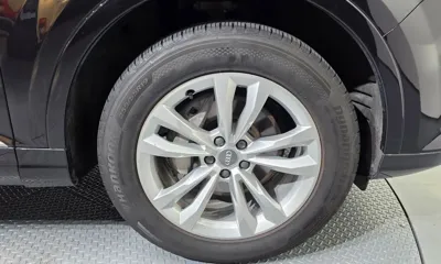 Audi Q7 2019, 136387 км, за 15287.55 USD