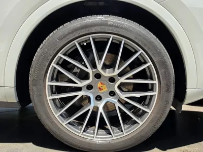 Porsche Cayenne 2023, 28000 км, за 63882.44 USD