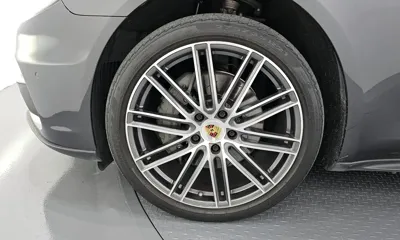 Porsche Panamera 2018, 198120 км, за 42021.8 USD