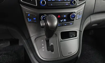 Hyundai Starex 2019, 122371 км, за 9787.17 USD - фото 9