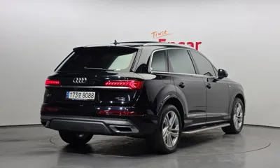 Audi Q7 2021, 47505 км, за 35629.32 USD
