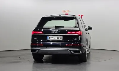 Audi Q7 2021, 47505 км, за 35629.32 USD