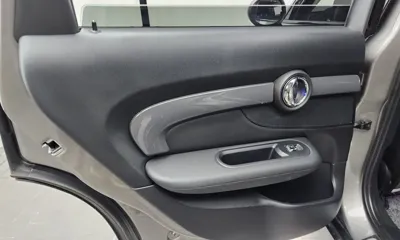 MINI Clubman 2018, 68256 км, за 8923.86 USD - фото 25