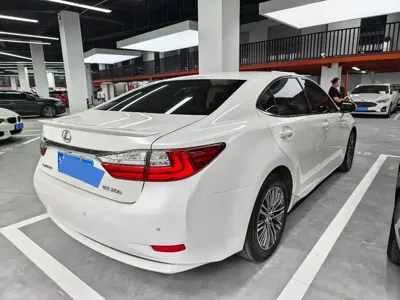 Lexus ES 2016, 82000 км, за 13139.83 USD - фото 8