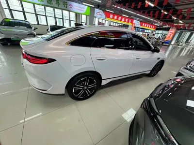 BYD Qin L 2025, 8000 км, за 14726.4 USD
