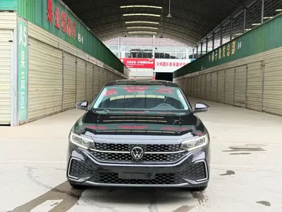 Volkswagen Passat 2023, 51000 км, за 18953.09 USD