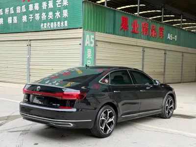 Volkswagen Passat 2023, 51000 км, за 18953.09 USD