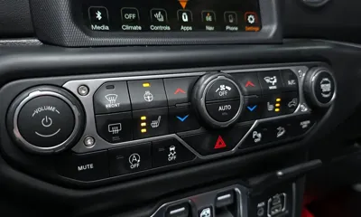 Jeep Wrangler 2020, 77339 км, за 24395.03 USD - фото 18