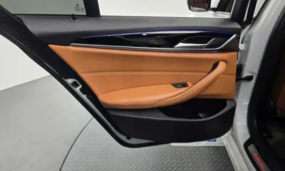 BMW 5-Series 2018, 139909 км, за 11809.11 USD - фото 25