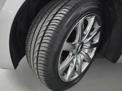 Hyundai Equus 2010, 360000 км, за 1943.7 USD