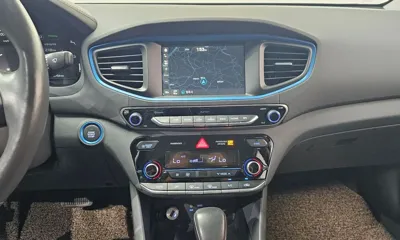 Hyundai Ioniq 2018, 120754 км, за 7089.41 USD - фото 13