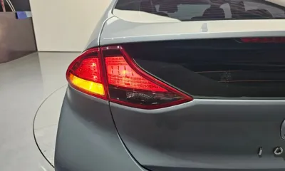Hyundai Ioniq 2018, 120754 км, за 7089.41 USD - фото 23