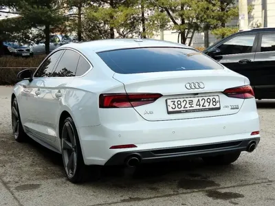 Audi A5 2019, 111268 км, за 13874.94 USD