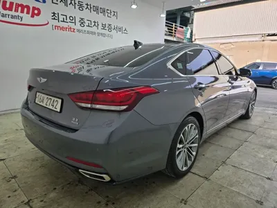 Hyundai Genesis 2016, 179135 км, за 6144.7 USD