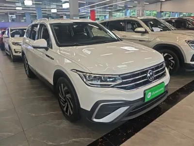 Volkswagen Tiguan L 2023, 47000 км, за 16803.68 USD
