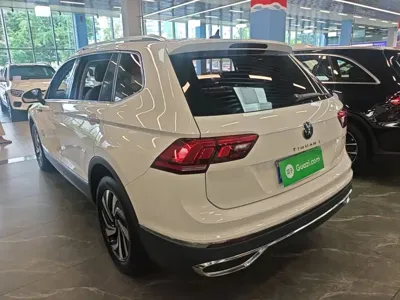Volkswagen Tiguan L 2023, 47000 км, за 16803.68 USD