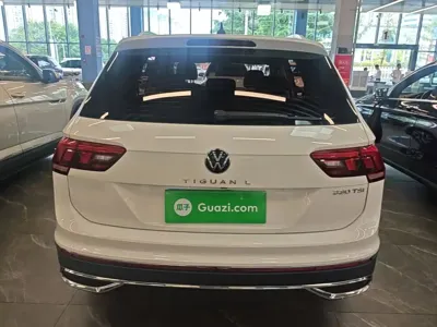 Volkswagen Tiguan L 2023, 47000 км, за 16803.68 USD - фото 6