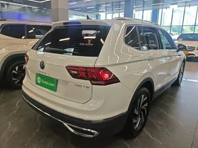 Volkswagen Tiguan L 2023, 47000 км, за 16803.68 USD - фото 7