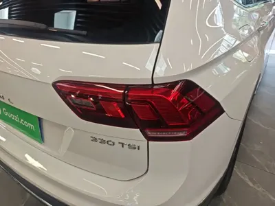 Volkswagen Tiguan L 2023, 47000 км, за 16803.68 USD - фото 8