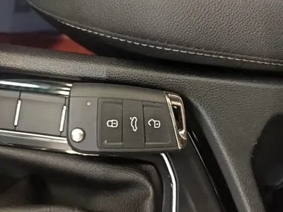 Volkswagen Tiguan L 2023, 47000 км, за 16803.68 USD - фото 9