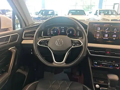 Volkswagen Tiguan L 2023, 47000 км, за 16803.68 USD - фото 11
