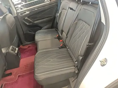 Volkswagen Tiguan L 2023, 47000 км, за 16803.68 USD - фото 17