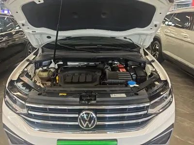 Volkswagen Tiguan L 2023, 47000 км, за 16803.68 USD - фото 20