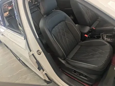 Volkswagen Tiguan L 2023, 47000 км, за 16803.68 USD - фото 25