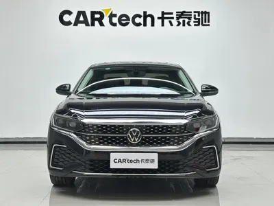 Volkswagen Passat 2025, 14000 км, за 18252.2 USD