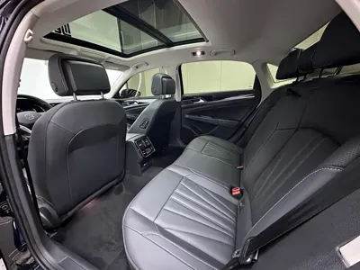 Volkswagen Passat 2025, 14000 км, за 18252.2 USD