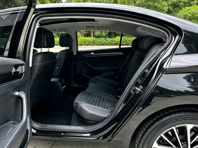 Volkswagen Magotan 2021, 50000 км, за 14611.25 USD