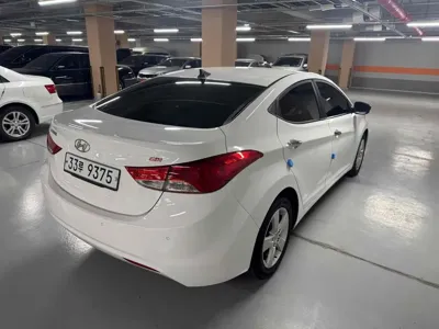 Hyundai Avante 2013, 129800 км, за 2974.62 USD