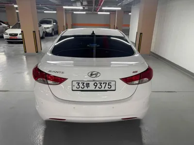 Hyundai Avante 2013, 129800 км, за 2974.62 USD